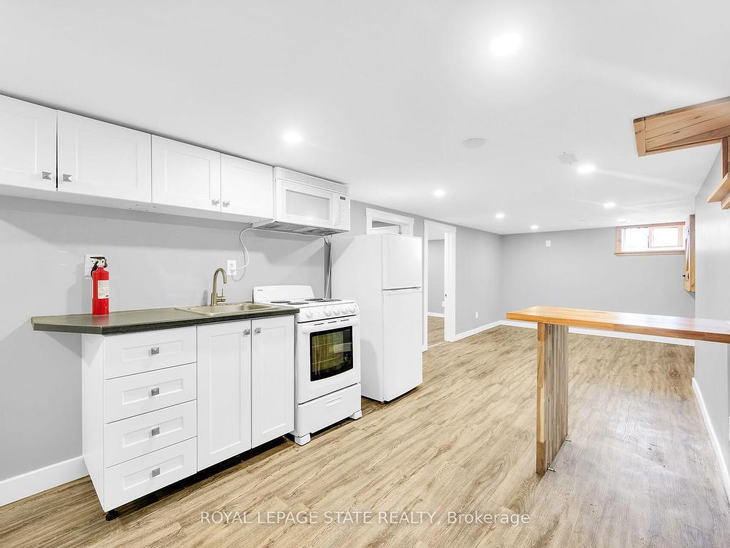 









129


Dundurn

Street North,
Hamilton,




ON
L8R 3E7

