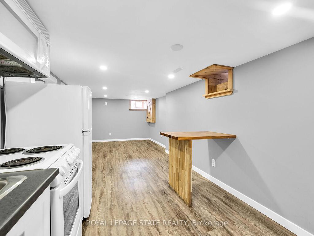 









129


Dundurn

Street North,
Hamilton,




ON
L8R 3E7

