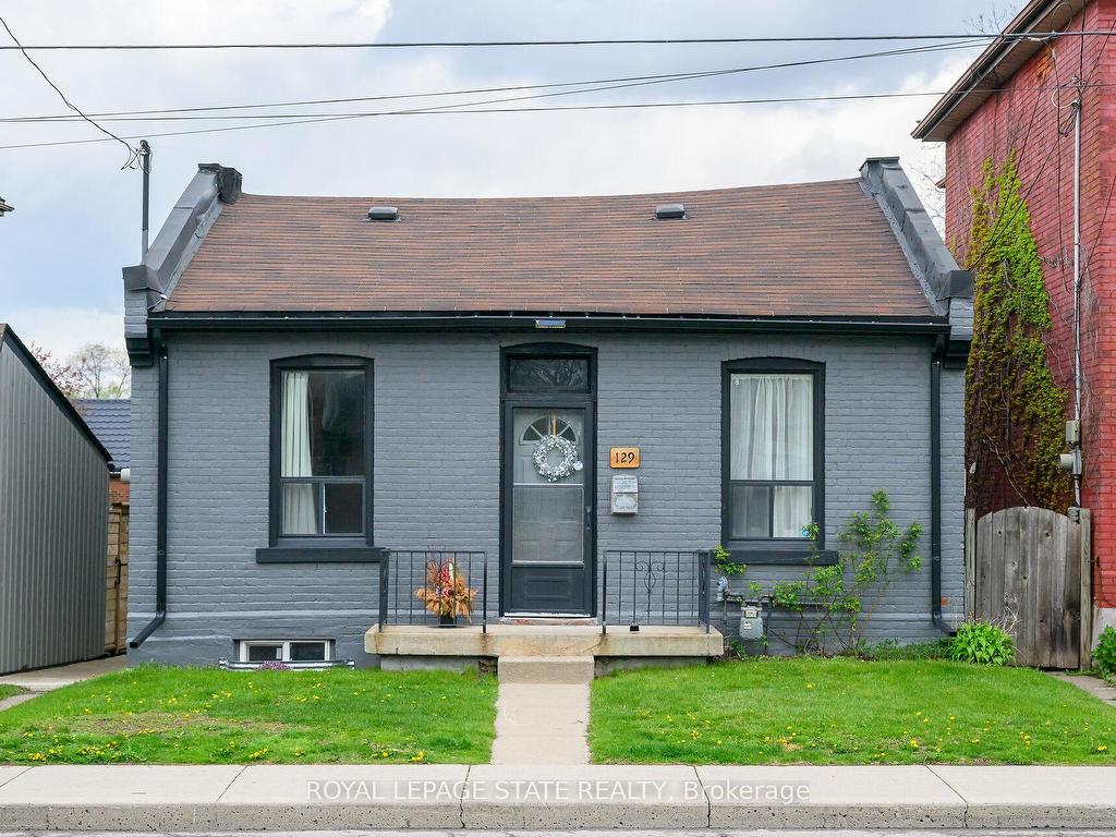 









129


Dundurn

Street North,
Hamilton,




ON
L8R 3E7

