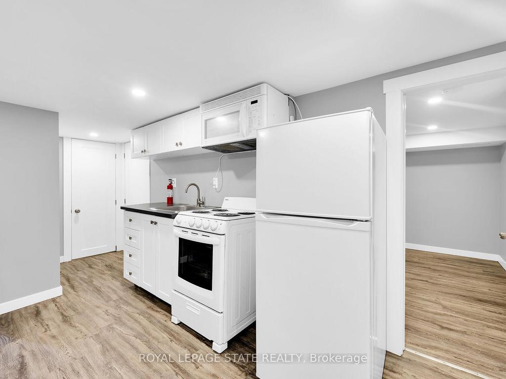 









129


Dundurn

Street North,
Hamilton,




ON
L8R 3E7

