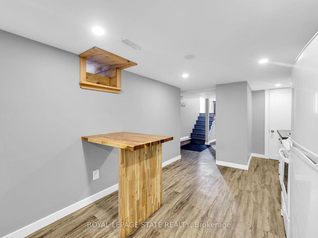 









129


Dundurn

Street North,
Hamilton,




ON
L8R 3E7

