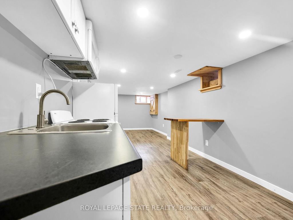









129


Dundurn

Street North,
Hamilton,




ON
L8R 3E7

