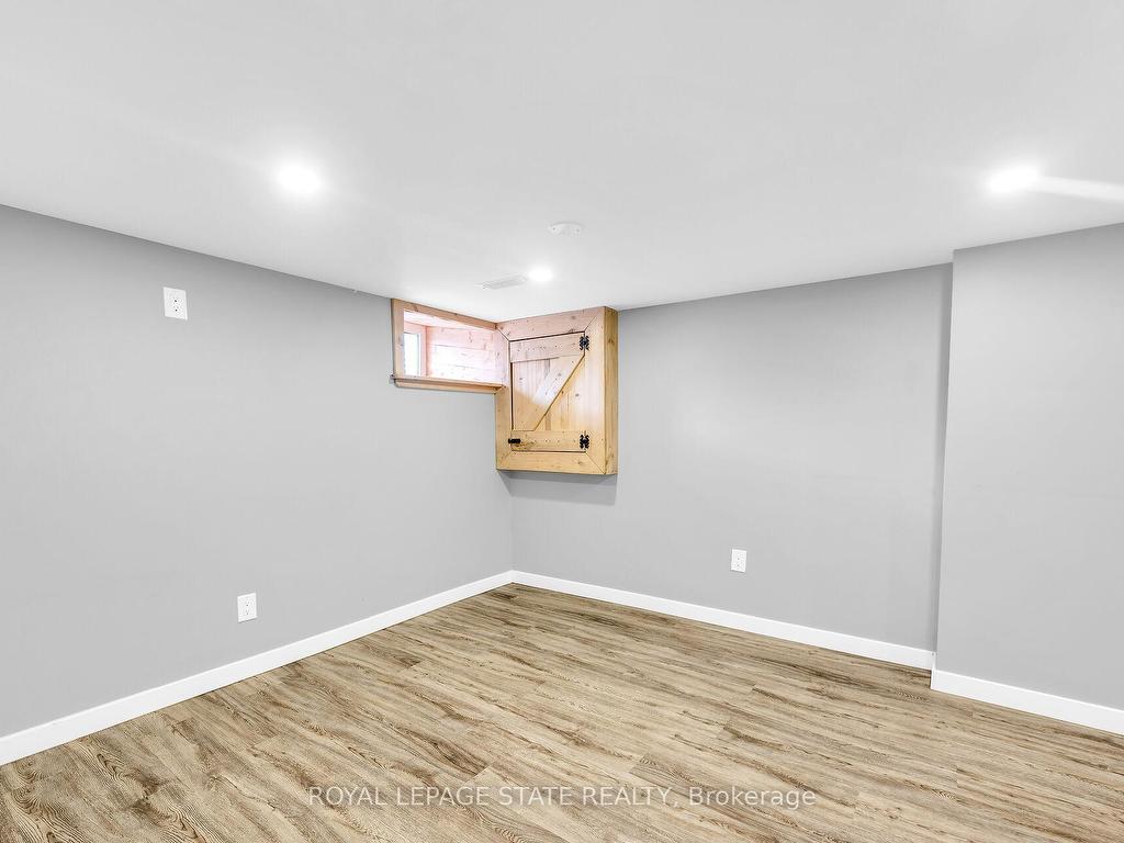 









129


Dundurn

Street North,
Hamilton,




ON
L8R 3E7

