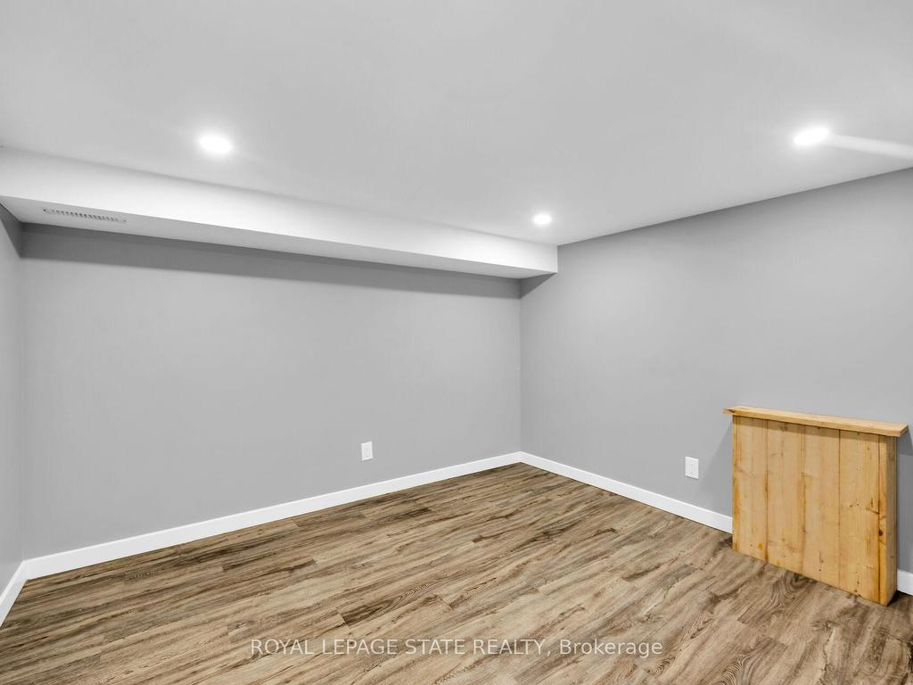 









129


Dundurn

Street North,
Hamilton,




ON
L8R 3E7

