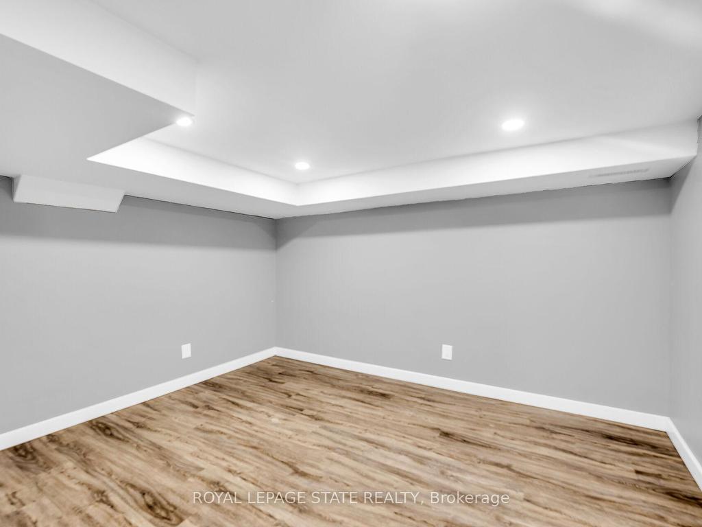 









129


Dundurn

Street North,
Hamilton,




ON
L8R 3E7

