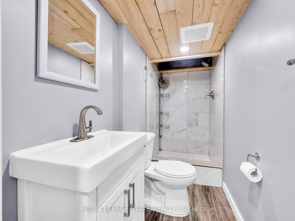 









129


Dundurn

Street North,
Hamilton,




ON
L8R 3E7

