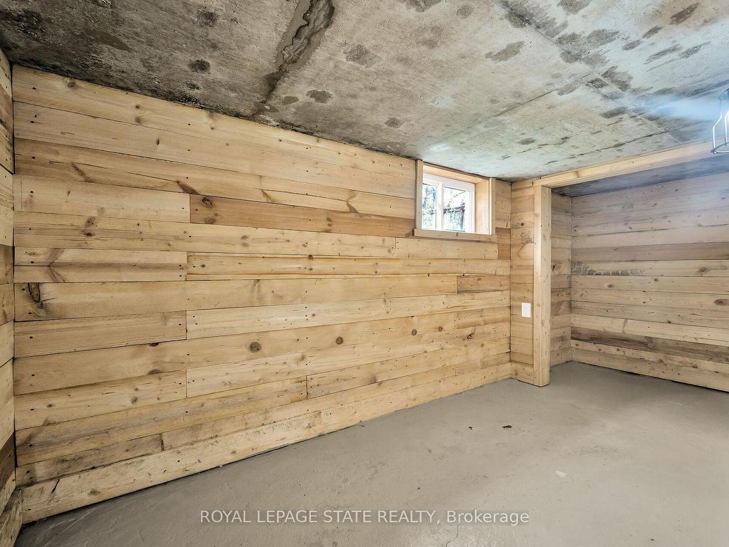 









129


Dundurn

Street North,
Hamilton,




ON
L8R 3E7

