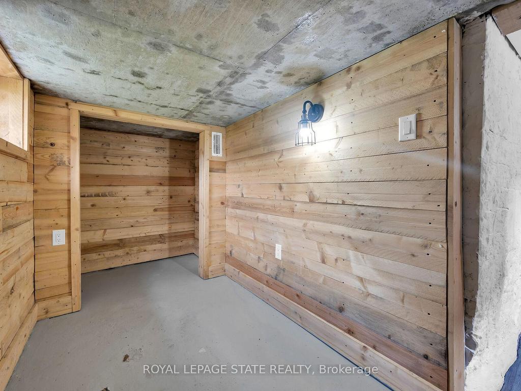 









129


Dundurn

Street North,
Hamilton,




ON
L8R 3E7

