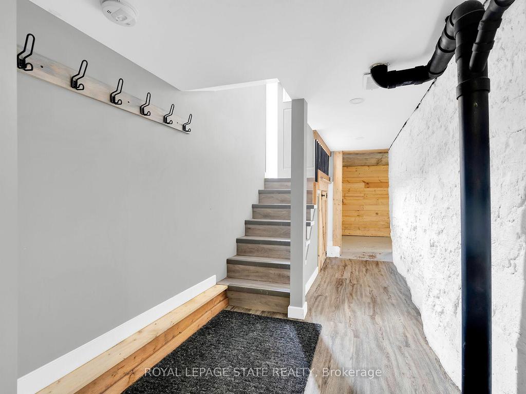 









129


Dundurn

Street North,
Hamilton,




ON
L8R 3E7

