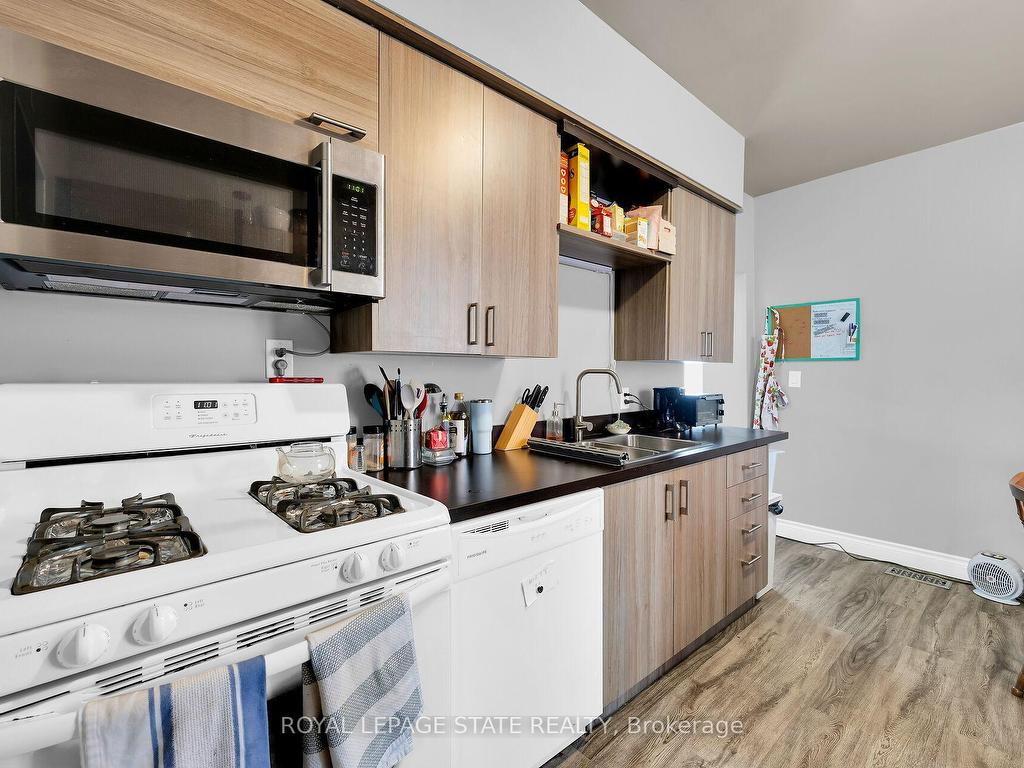 









129


Dundurn

Street North,
Hamilton,




ON
L8R 3E7


