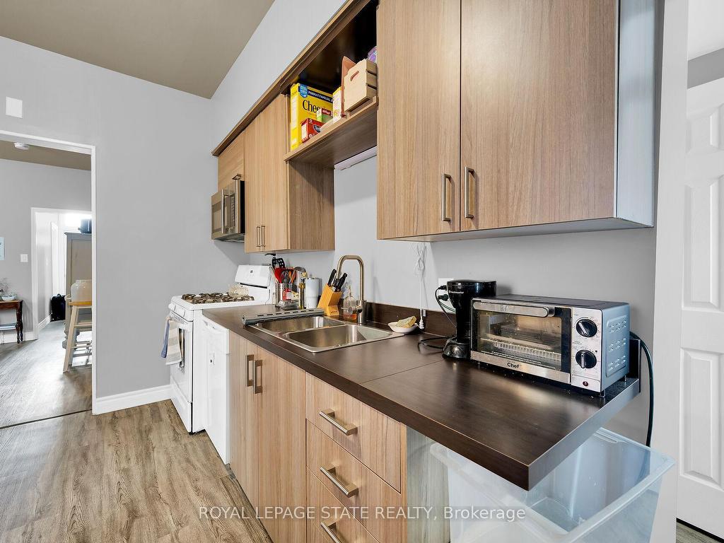 









129


Dundurn

Street North,
Hamilton,




ON
L8R 3E7

