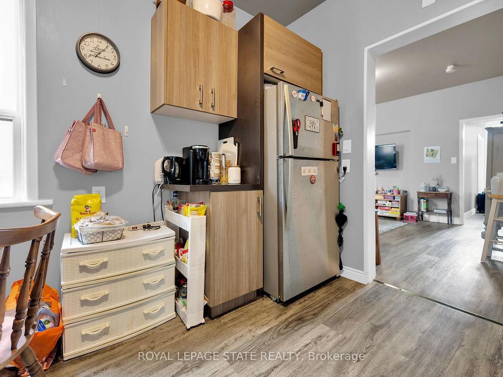 









129


Dundurn

Street North,
Hamilton,




ON
L8R 3E7

