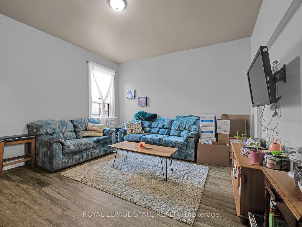 









129


Dundurn

Street North,
Hamilton,




ON
L8R 3E7

