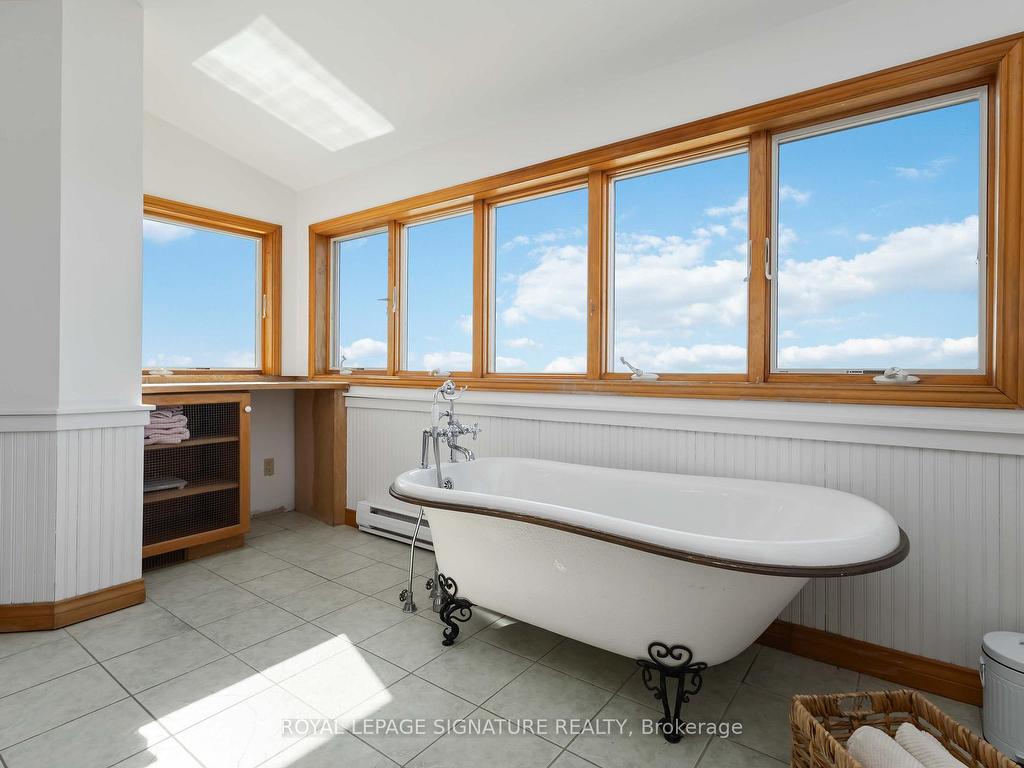 









3741


Lakeshore

Road East,
Clarington,




ON
L1B 1L9

