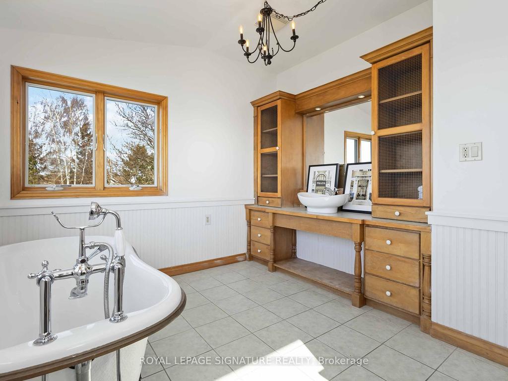 









3741


Lakeshore

Road East,
Clarington,




ON
L1B 1L9


