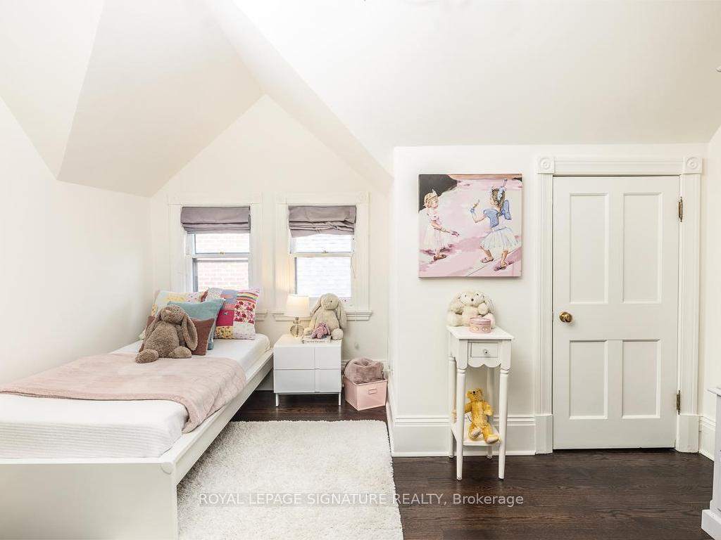 









96


South

Drive,
Toronto,




ON
M4V 1N5

