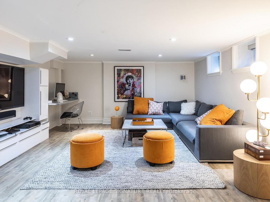 









96


South

Drive,
Toronto,




ON
M4V 1N5

