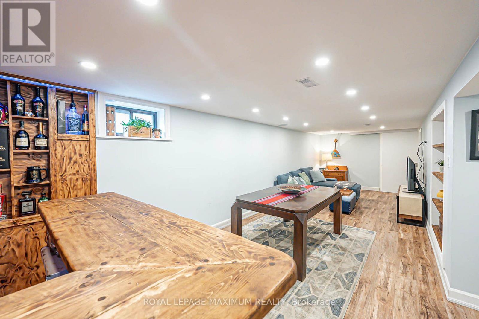 












2113 KEELE STREET

,
Toronto,




Ontario
M6M3Z3

