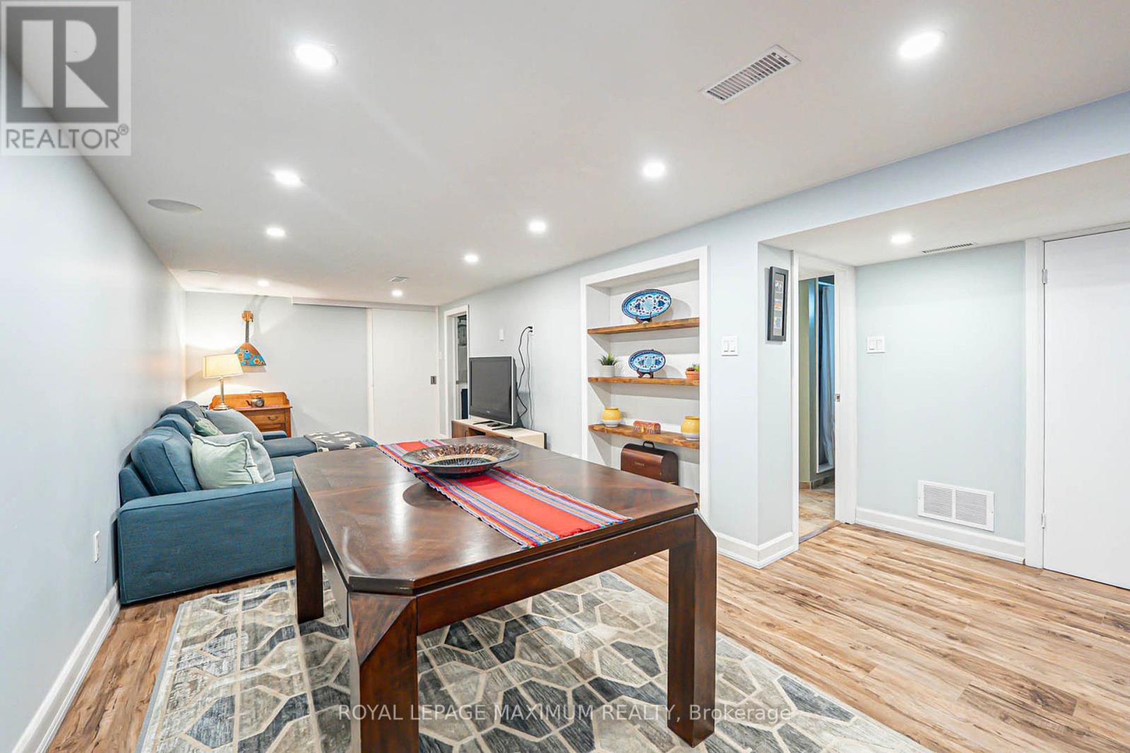 












2113 KEELE STREET

,
Toronto,




Ontario
M6M3Z3

