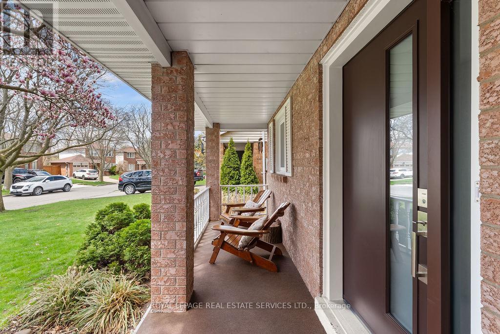 












161 RIVERVIEW STREET

,
Oakville,




Ontario
L6L5S2


