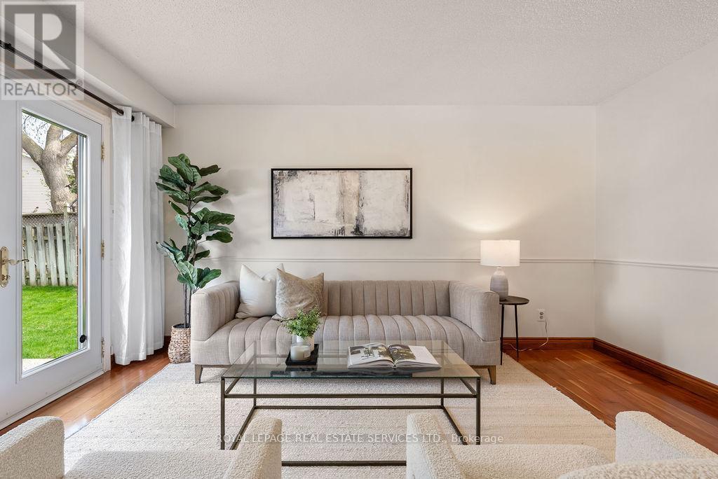












161 RIVERVIEW STREET

,
Oakville,




Ontario
L6L5S2

