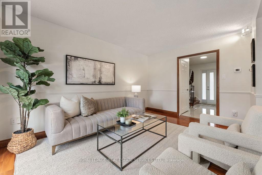 












161 RIVERVIEW STREET

,
Oakville,




Ontario
L6L5S2

