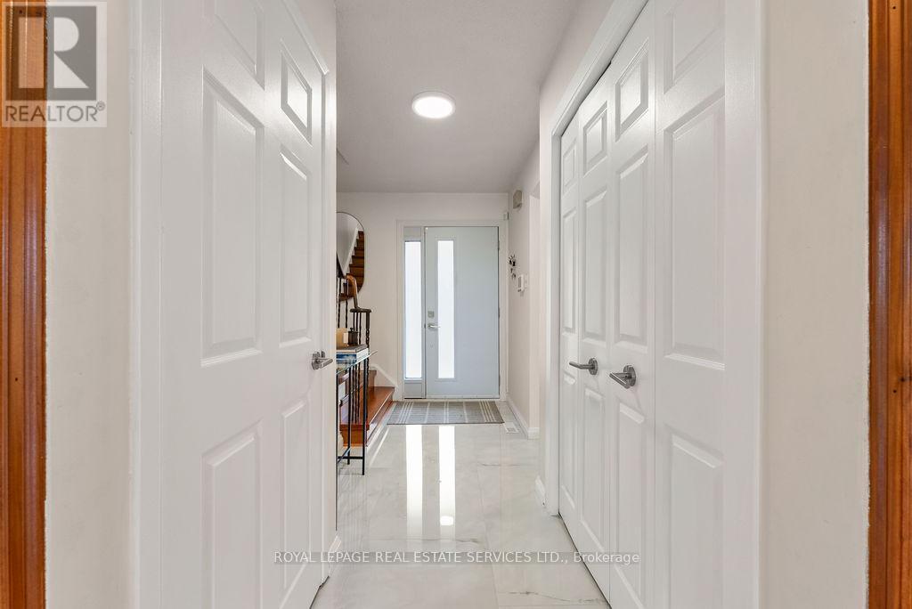 












161 RIVERVIEW STREET

,
Oakville,




Ontario
L6L5S2


