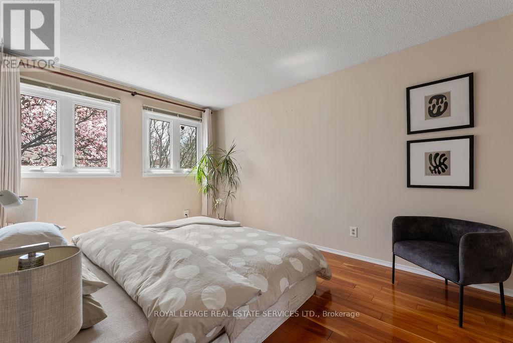 












161 RIVERVIEW STREET

,
Oakville,




Ontario
L6L5S2

