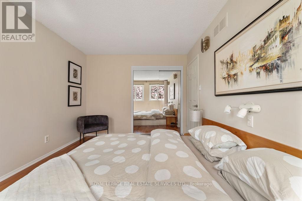 












161 RIVERVIEW STREET

,
Oakville,




Ontario
L6L5S2

