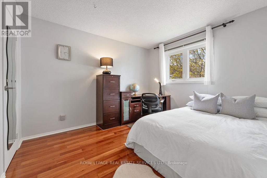 












161 RIVERVIEW STREET

,
Oakville,




Ontario
L6L5S2

