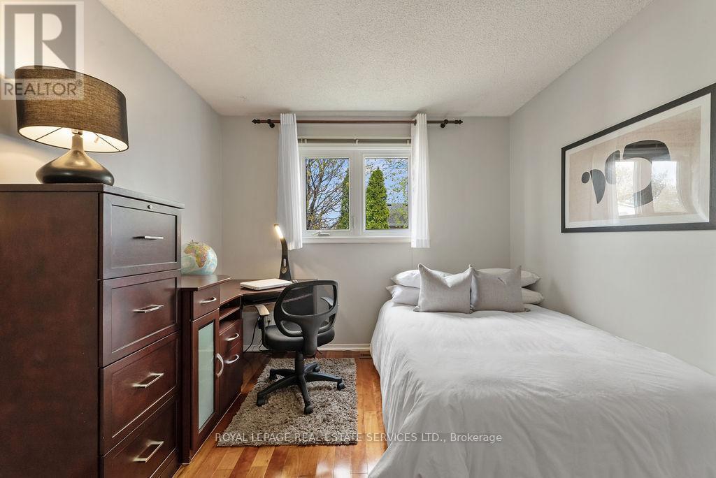 












161 RIVERVIEW STREET

,
Oakville,




Ontario
L6L5S2

