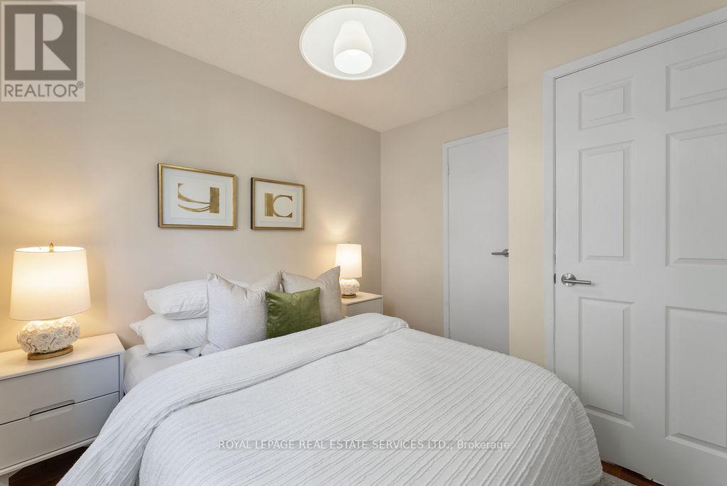 












161 RIVERVIEW STREET

,
Oakville,




Ontario
L6L5S2

