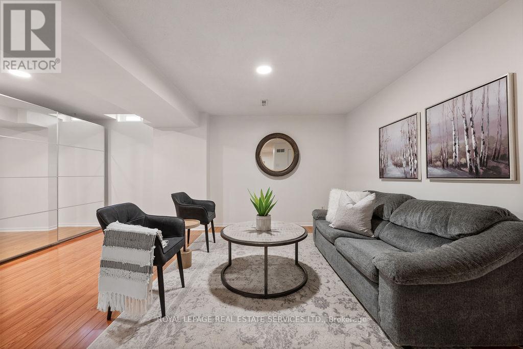 












161 RIVERVIEW STREET

,
Oakville,




Ontario
L6L5S2

