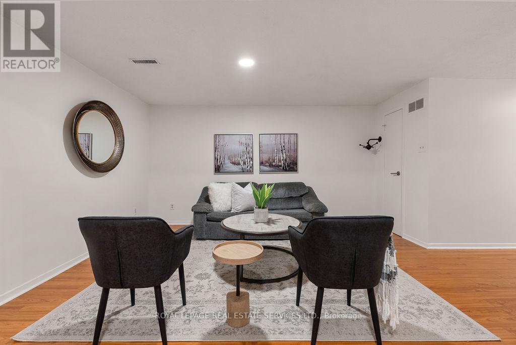 












161 RIVERVIEW STREET

,
Oakville,




Ontario
L6L5S2

