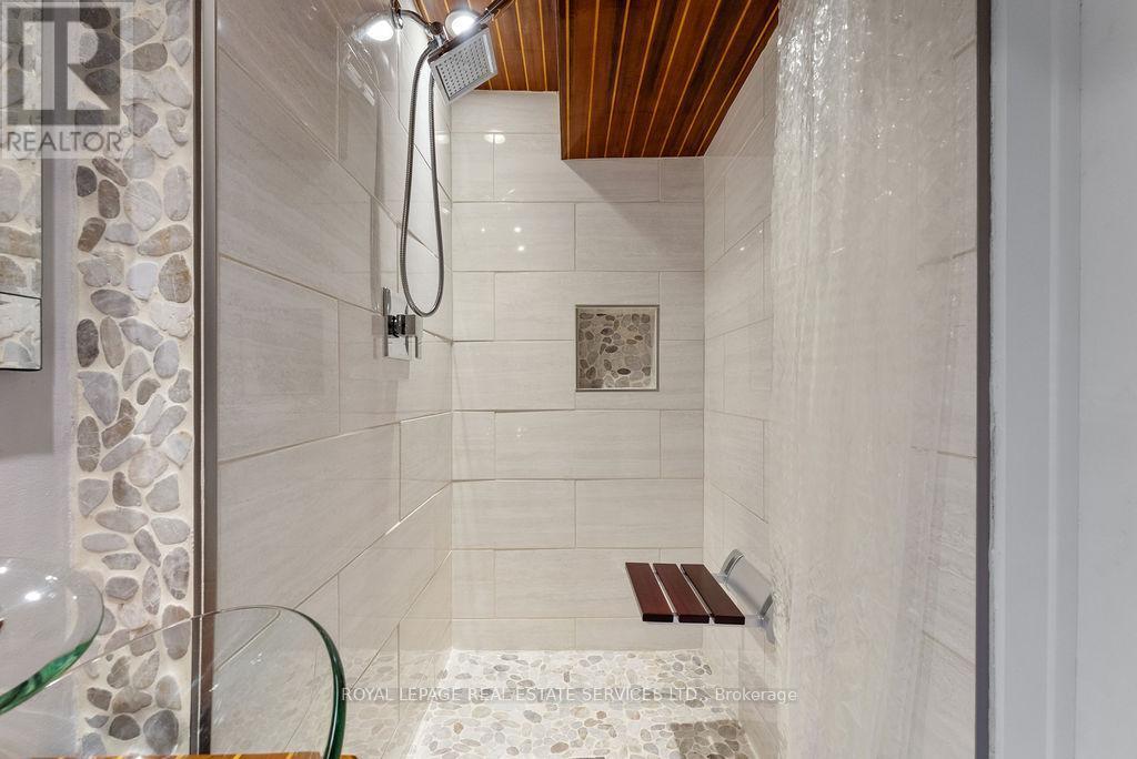 












161 RIVERVIEW STREET

,
Oakville,




Ontario
L6L5S2

