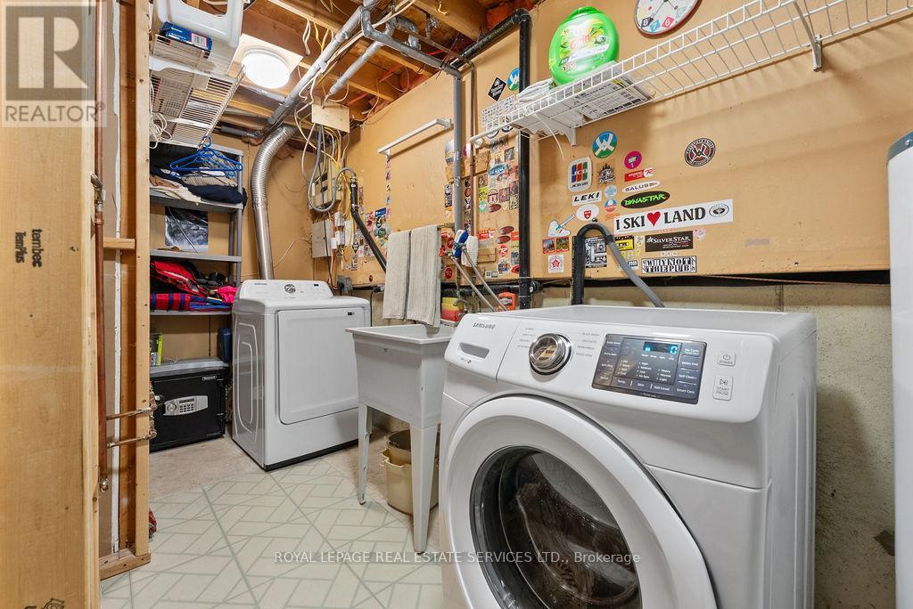 












161 RIVERVIEW STREET

,
Oakville,




Ontario
L6L5S2

