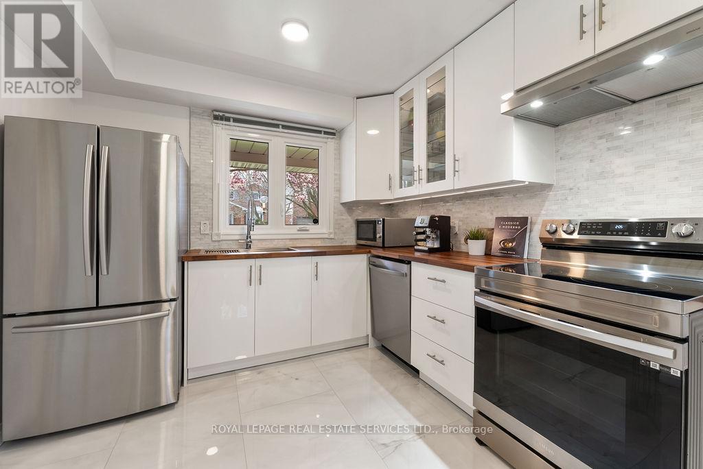 












161 RIVERVIEW STREET

,
Oakville,




Ontario
L6L5S2

