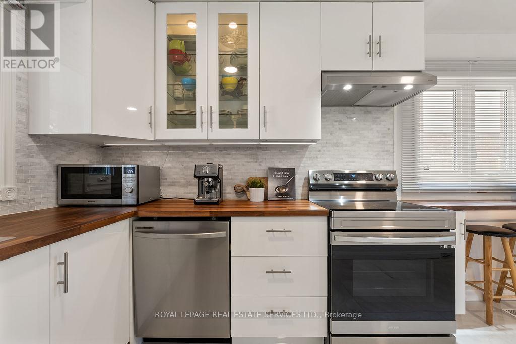 












161 RIVERVIEW STREET

,
Oakville,




Ontario
L6L5S2

