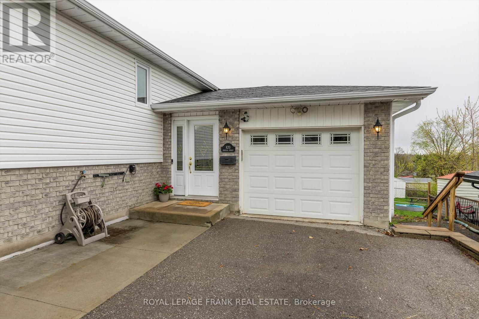 












820 DONEGAL STREET

,
Peterborough North (South),




Ontario
K9H4N4

