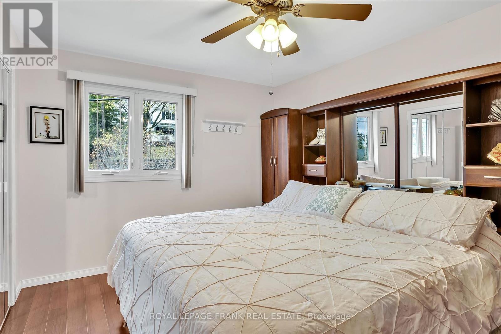 












820 DONEGAL STREET

,
Peterborough North (South),




Ontario
K9H4N4

