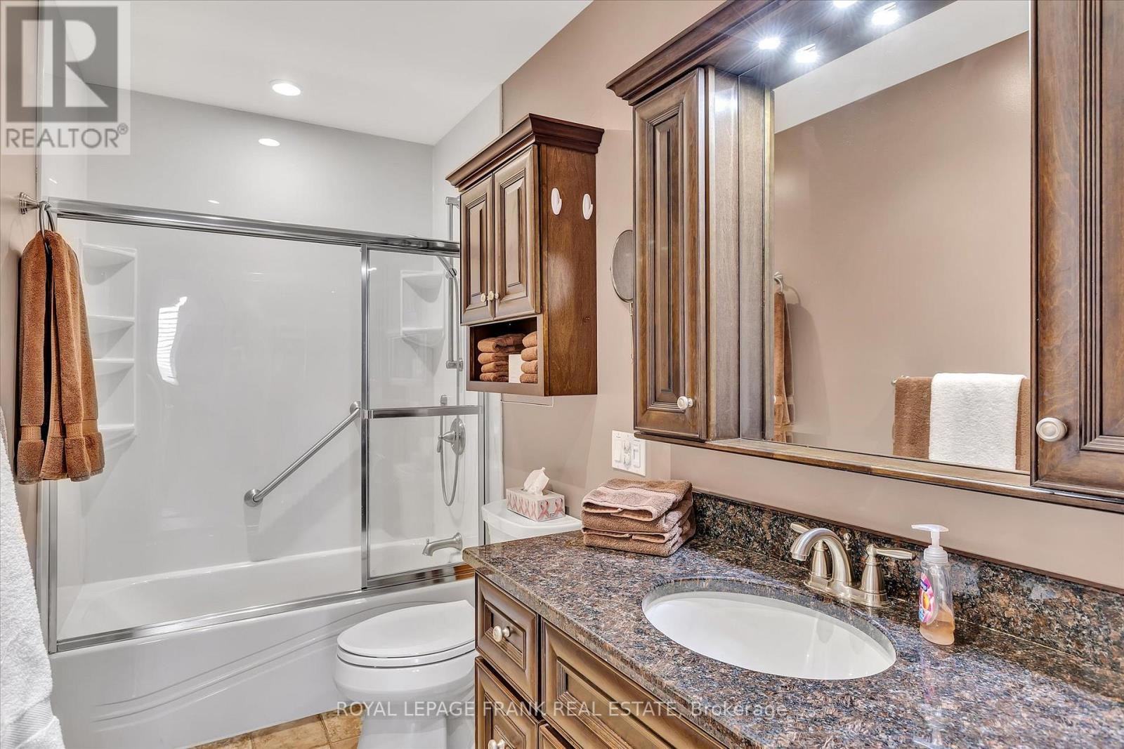 












820 DONEGAL STREET

,
Peterborough North (South),




Ontario
K9H4N4


