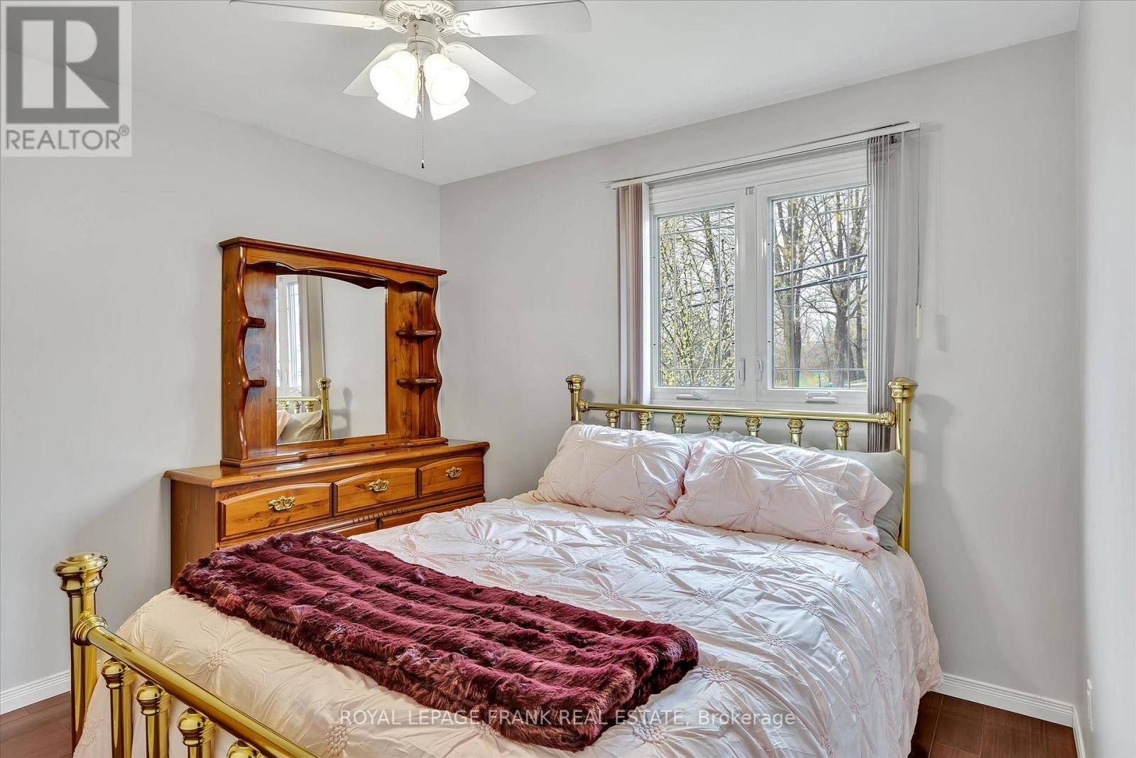 












820 DONEGAL STREET

,
Peterborough North (South),




Ontario
K9H4N4

