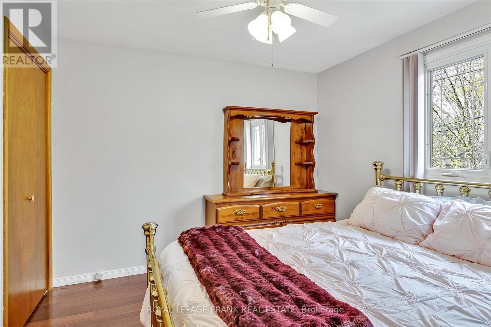 












820 DONEGAL STREET

,
Peterborough North (South),




Ontario
K9H4N4

