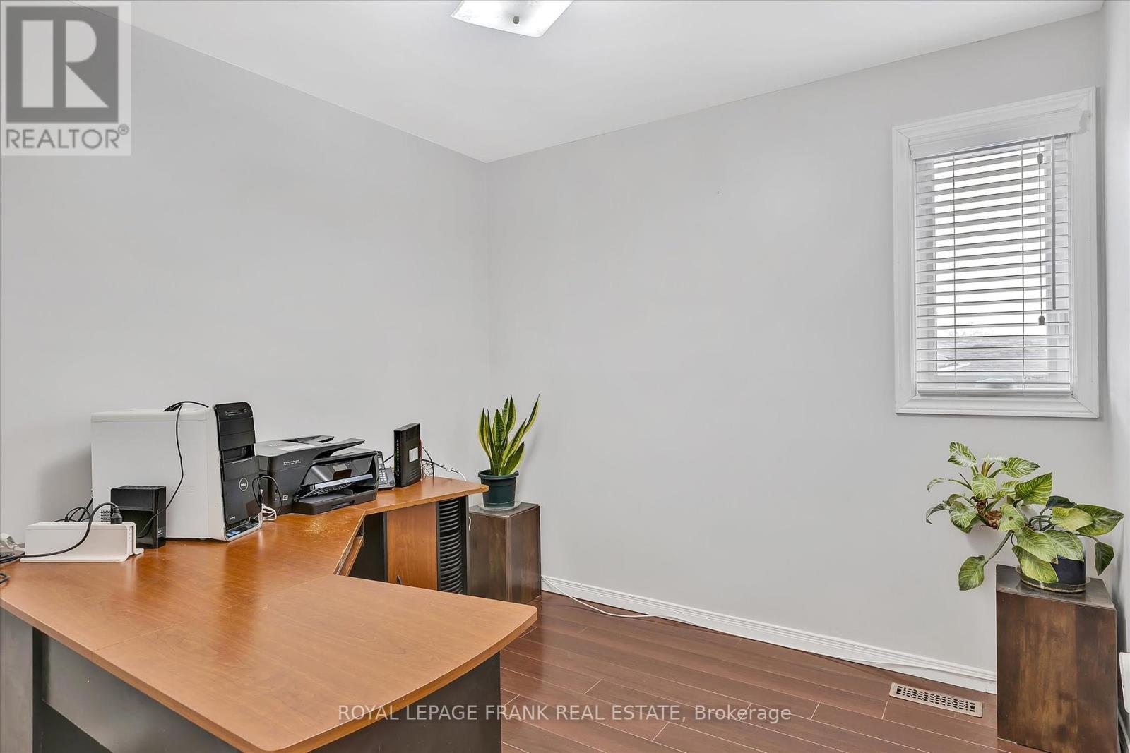 












820 DONEGAL STREET

,
Peterborough North (South),




Ontario
K9H4N4

