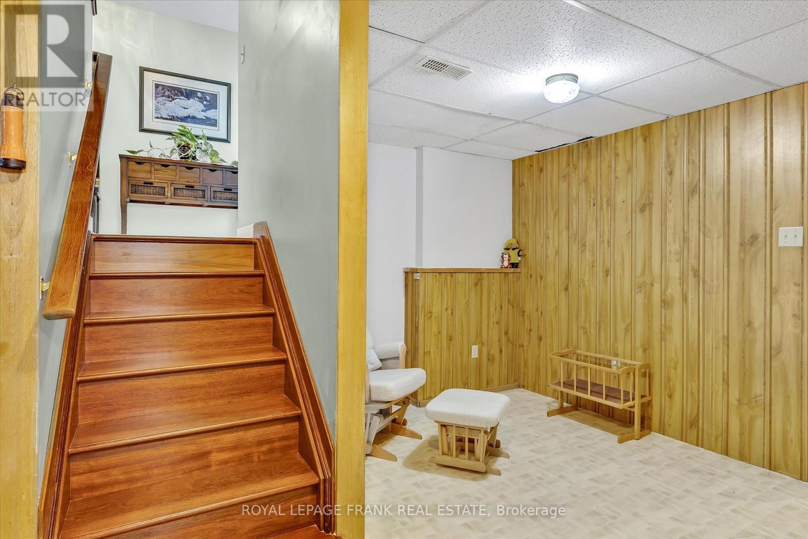 












820 DONEGAL STREET

,
Peterborough North (South),




Ontario
K9H4N4

