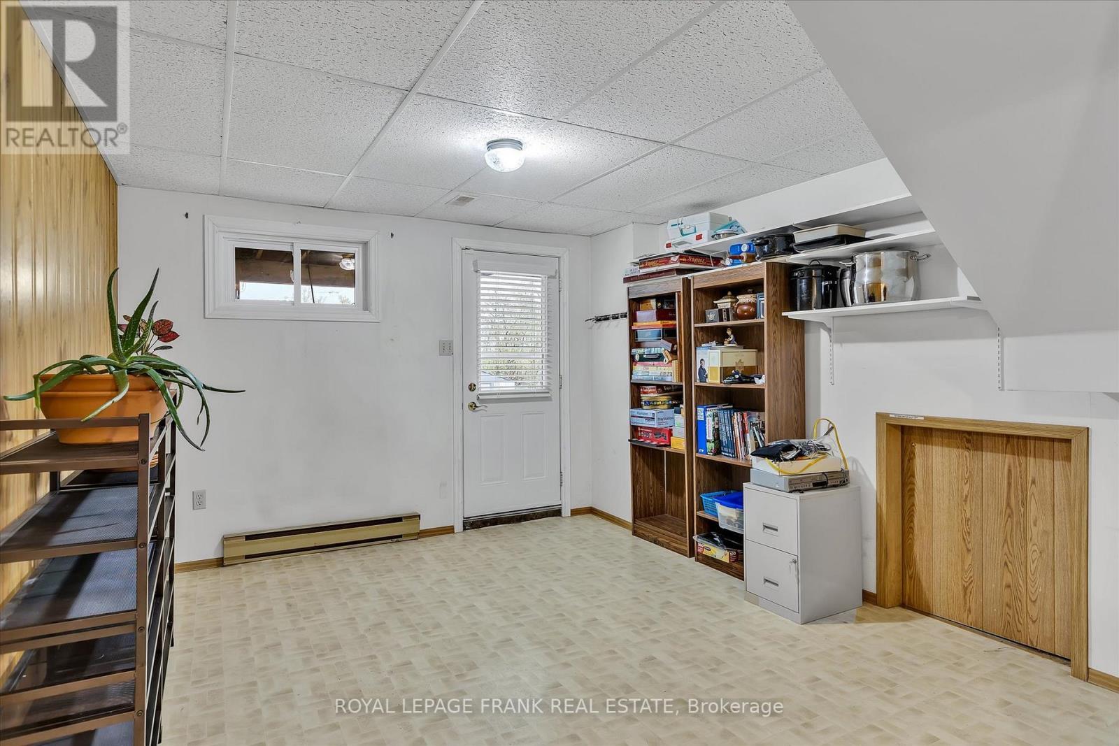 












820 DONEGAL STREET

,
Peterborough North (South),




Ontario
K9H4N4

