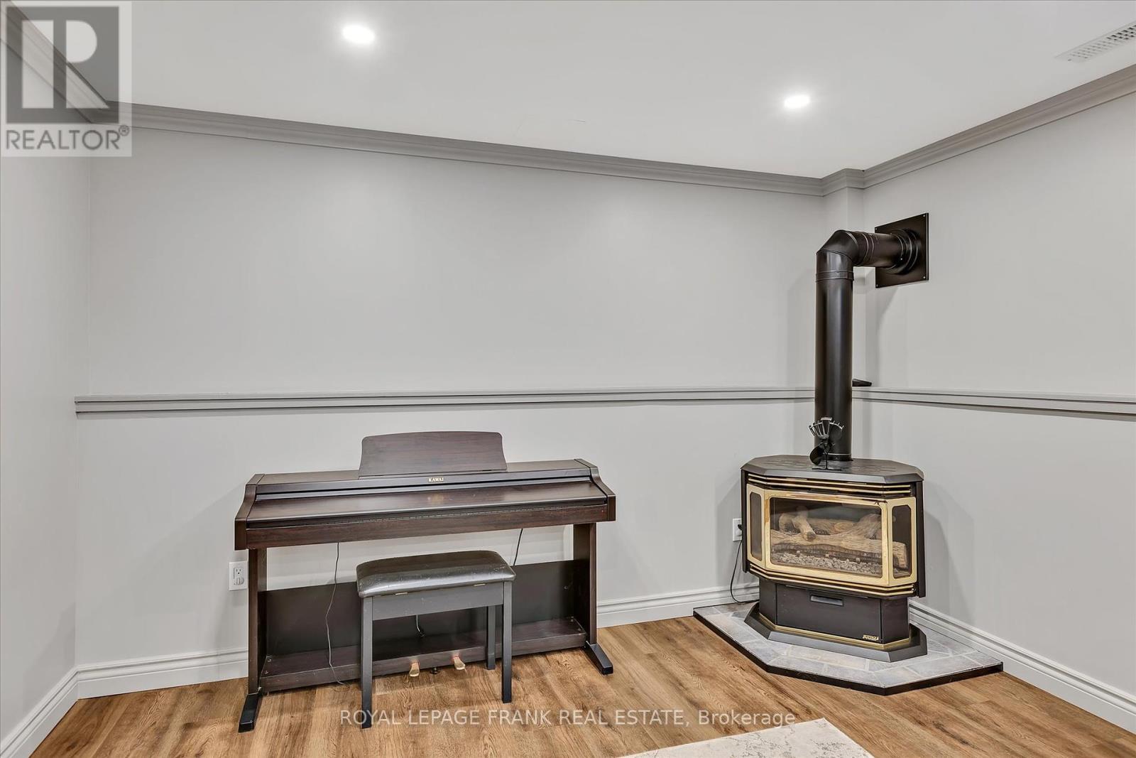 












820 DONEGAL STREET

,
Peterborough North (South),




Ontario
K9H4N4

