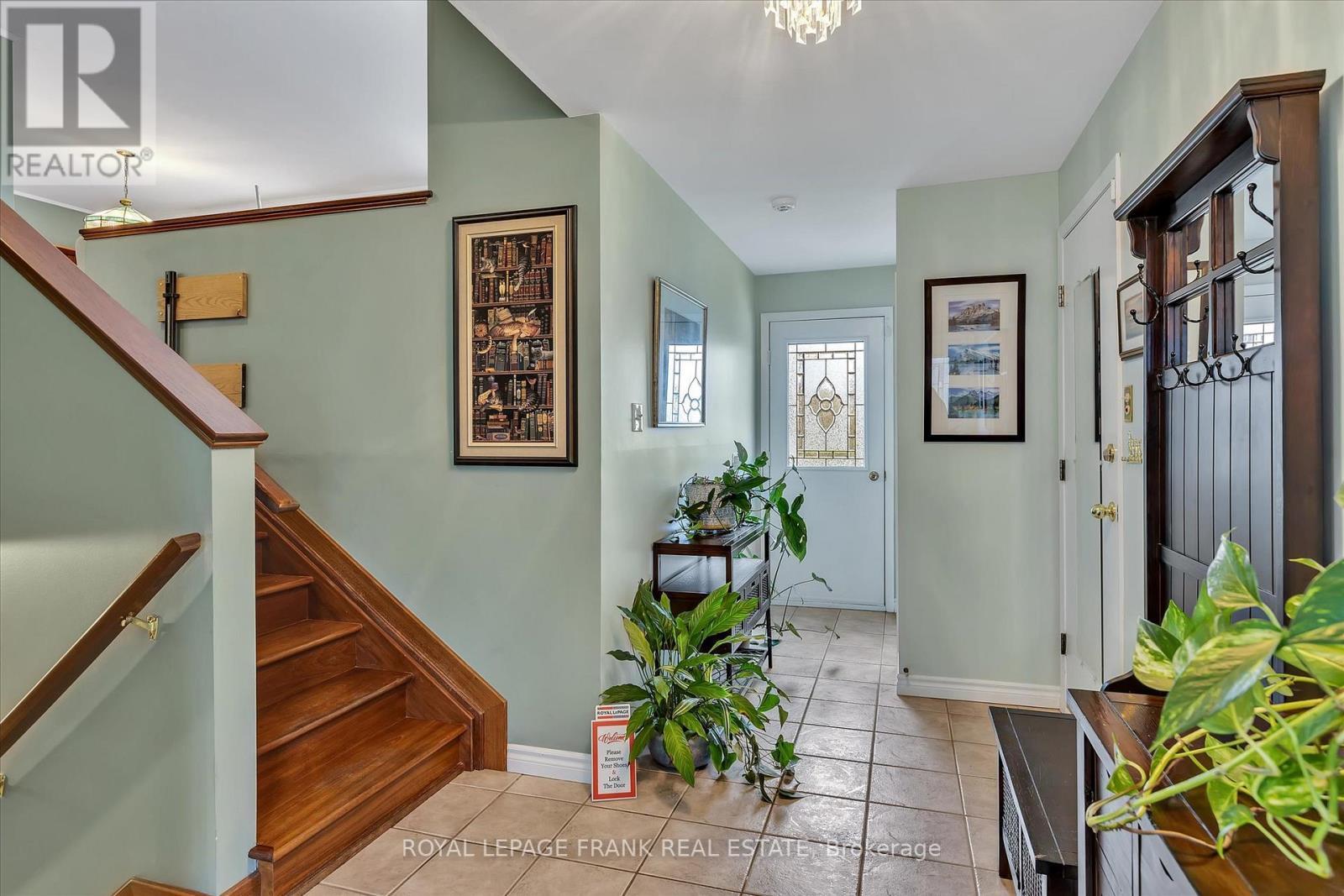 












820 DONEGAL STREET

,
Peterborough North (South),




Ontario
K9H4N4

