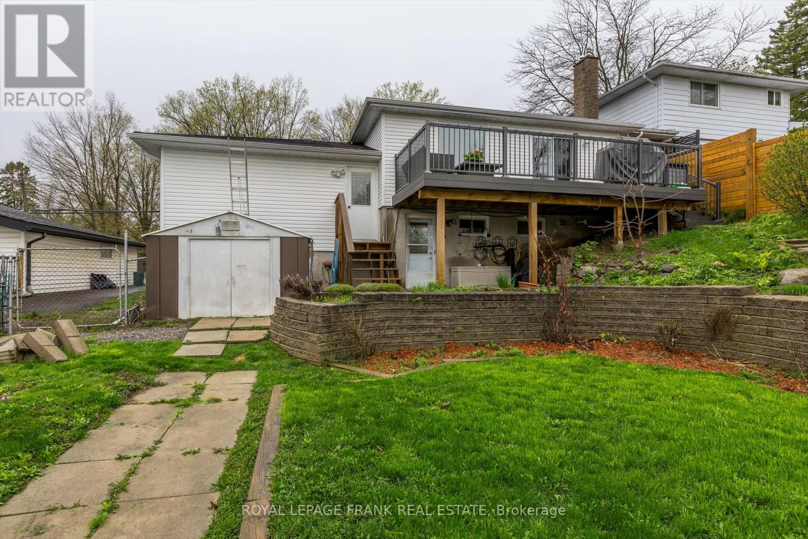 












820 DONEGAL STREET

,
Peterborough North (South),




Ontario
K9H4N4

