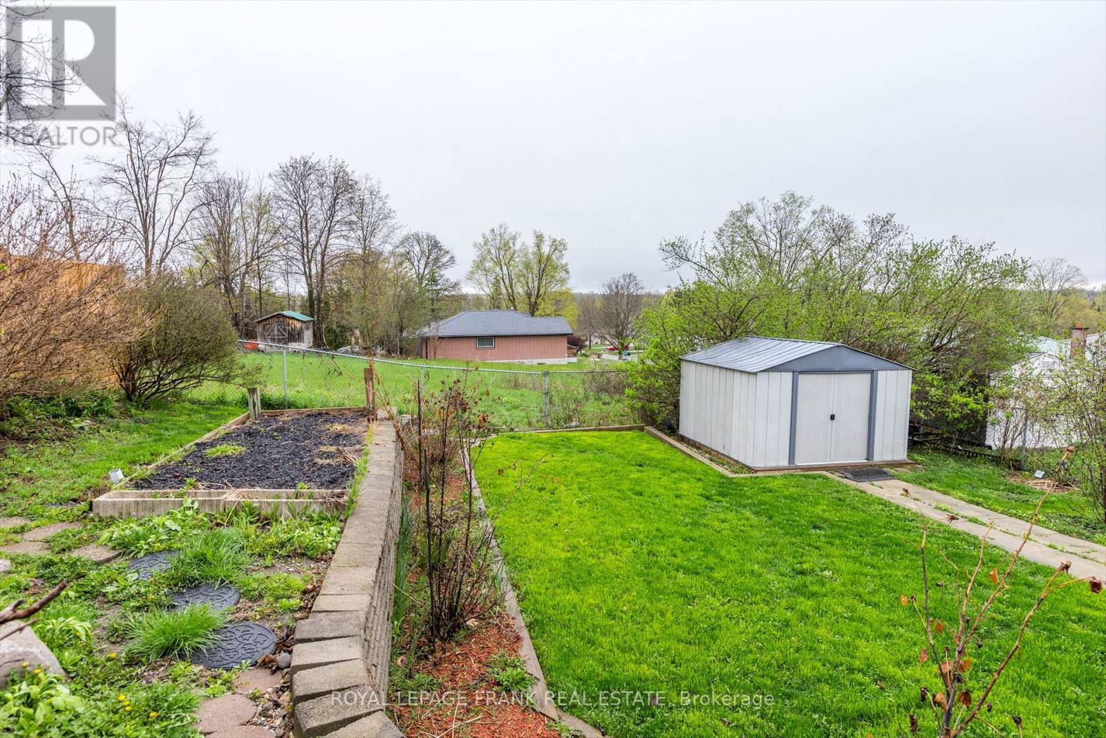 












820 DONEGAL STREET

,
Peterborough North (South),




Ontario
K9H4N4

